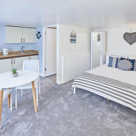 Host & Stay - Princess Place Studio Whitby Eksteriør billede